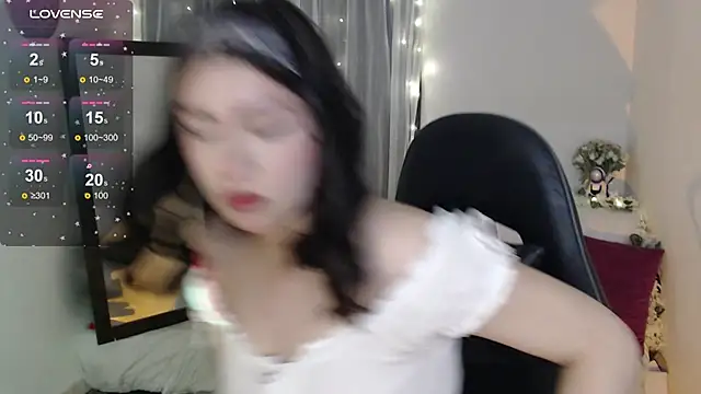 mily thomson b  online show from February 13, 11:56 pm