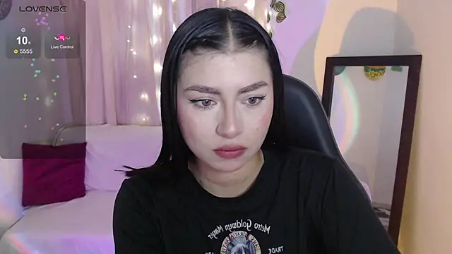 mily thomson b  online show from June 12, 10:52 pm