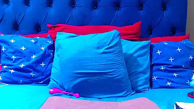 Snapshot of ebonycandy10 chatting on August 1, 6:12 am ebonycandy10 online show from August 1, 6:12 am