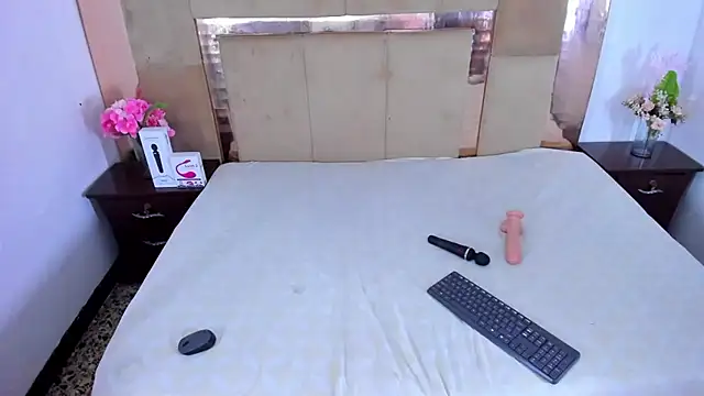 LizBrook online show from March 14, 7:23 pm