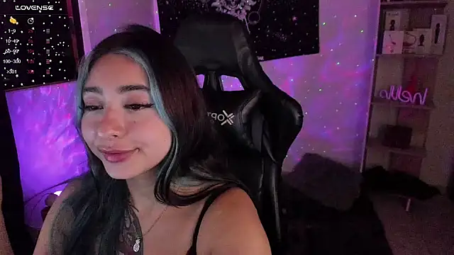 sweetcoralinee online show from February 21, 5:02 am