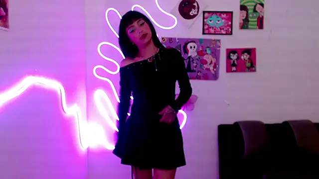 Snapshot of Kind_Scarlett chatting on February 4, 1:02 am Kind Scarlett online show from February 4, 1:02 am