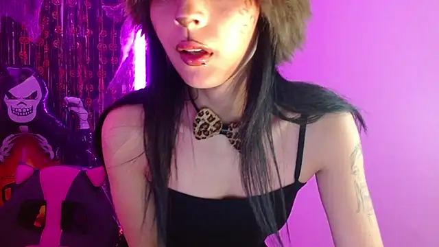 Snapshot of Kind_Scarlett chatting on October 29, 2:58 am Kind Scarlett online show from October 29, 2:58 am