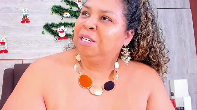 Snapshot of Lynn_Jones chatting on January 11, 12:22 am Lynn Jones online show from January 11, 12:22 am