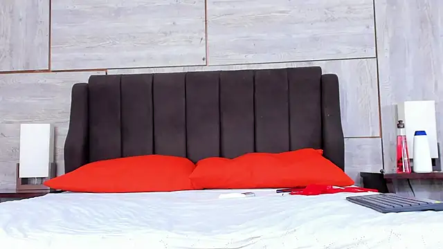 Snapshot of Lynn_Jones chatting on January 12, 10:45 am Lynn Jones online show from January 12, 10:45 am