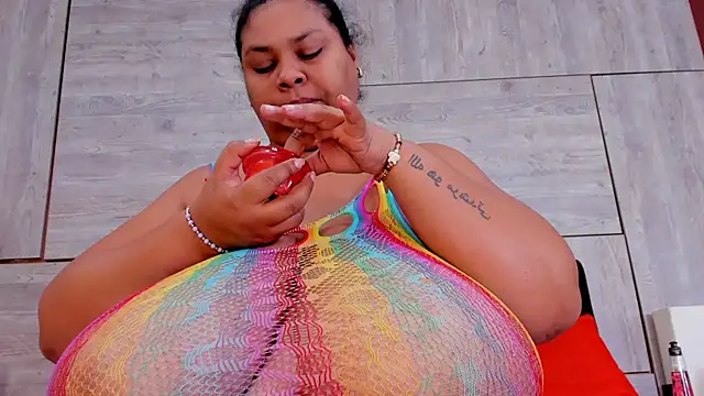 Snapshot of Lynn_Jones chatting on January 16, 7:17 am Lynn Jones online show from January 16, 7:17 am