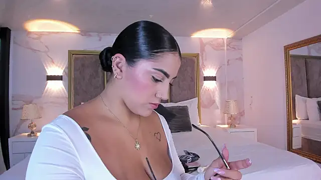 Snapshot of PaulinaDuarte chatting on May 7, 11:48 am PaulinaDuarte online show from May 7, 11:48 am