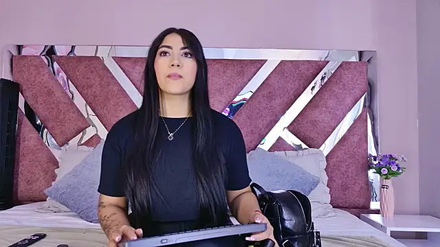 Snapshot of PaulinaDuarte chatting on June 22, 12:35 pm PaulinaDuarte online show from June 22, 12:35 pm