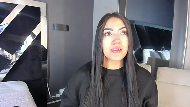 Snapshot of PaulinaDuarte chatting on July 6, 11:29 am PaulinaDuarte online show from July 6, 11:29 am
