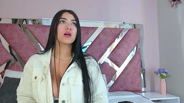 Snapshot of PaulinaDuarte chatting on July 15, 11:26 am PaulinaDuarte online show from July 15, 11:26 am