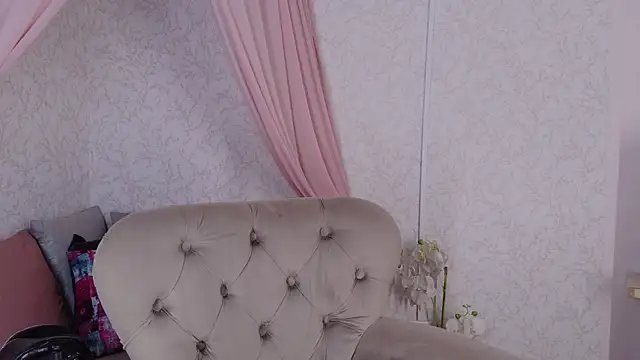 Snapshot of PaulinaDuarte chatting on July 24, 11:52 am PaulinaDuarte online show from July 24, 11:52 am