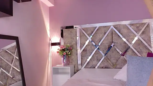 Snapshot of PaulinaDuarte chatting on July 28, 6:20 pm PaulinaDuarte online show from July 28, 6:20 pm
