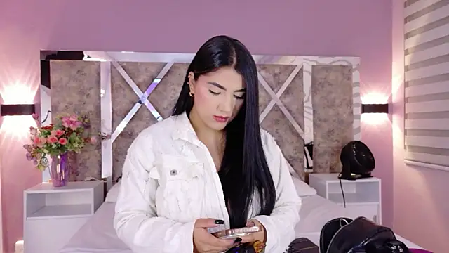 Snapshot of PaulinaDuarte chatting on July 29, 11:30 am PaulinaDuarte online show from July 29, 11:30 am