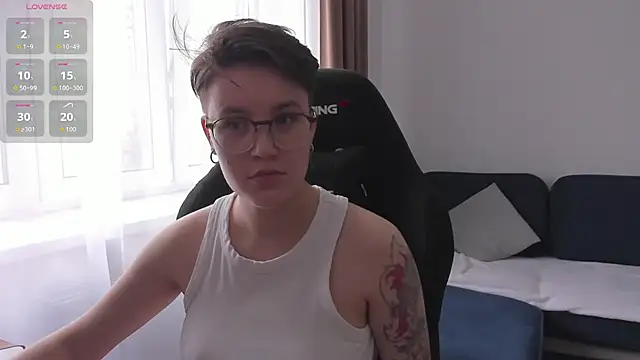 Snapshot of JessieFlower chatting on June 25, 8:08 am JessieFlower online show from June 25, 8:08 am