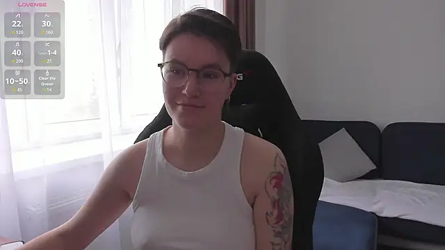 Snapshot of JessieFlower chatting on June 27, 8:41 am JessieFlower online show from June 27, 8:41 am