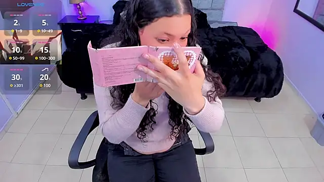 Snapshot of Lana_stone_ chatting on January 19, 7:46 am Lana stone online show from January 19, 7:46 am