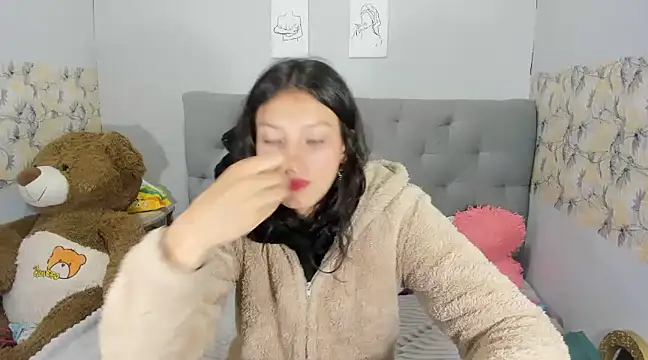 Snapshot of Emma-Wilson chatting on February 3, 10:43 pm Emma-Wilson online show from February 3, 10:43 pm