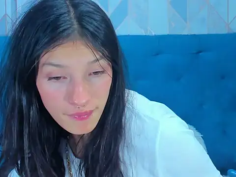 Snapshot of Emma-Wilson chatting on February 18, 3:10 am Emma-Wilson online show from February 18, 3:10 am