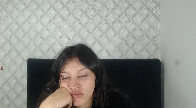 Snapshot of Emma-Wilson chatting on February 18, 9:32 am Emma-Wilson online show from February 18, 9:32 am