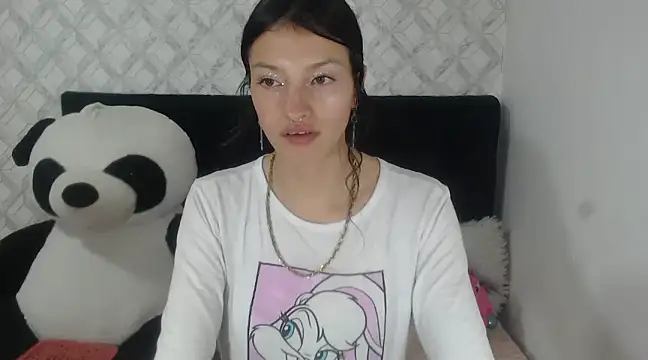 Snapshot of Emma-Wilson chatting on February 25, 4:35 am Emma-Wilson online show from February 25, 4:35 am