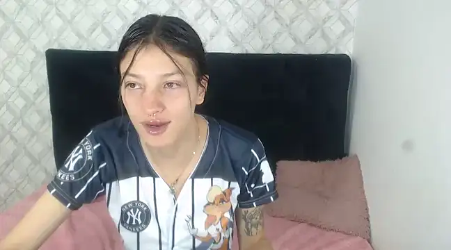 Snapshot of Emma-Wilson chatting on March 3, 10:10 pm Emma-Wilson online show from March 3, 10:10 pm