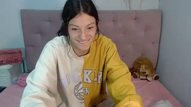 Snapshot of Emma-Wilson chatting on March 15, 8:26 am Emma-Wilson online show from March 15, 8:26 am