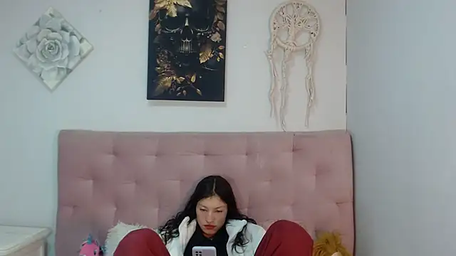 Snapshot of Emma-Wilson chatting on March 18, 6:15 pm Emma-Wilson online show from March 18, 6:15 pm