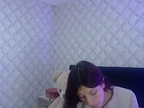 Snapshot of Emma-Wilson chatting on October 15, 5:18 am Emma-Wilson online show from October 15, 5:18 am