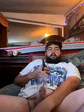 Snapshot of bigdickgio6923 chatting on December 21, 3:46 am bigdickgio6923 online show from December 21, 3:46 am