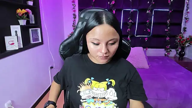 Snapshot of sweelanna__ chatting on January 22, 6:42 am sweelanna online show from January 22, 6:42 am