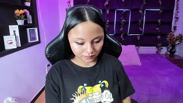 Snapshot of sweelanna__ chatting on January 22, 9:46 am sweelanna online show from January 22, 9:46 am