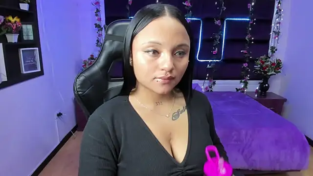 Snapshot of sweelanna__ chatting on February 12, 6:29 am sweelanna online show from February 12, 6:29 am