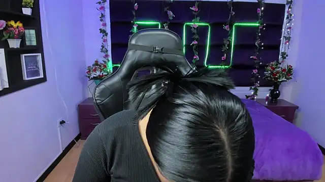 Snapshot of sweelanna__ chatting on February 12, 9:31 am sweelanna online show from February 12, 9:31 am