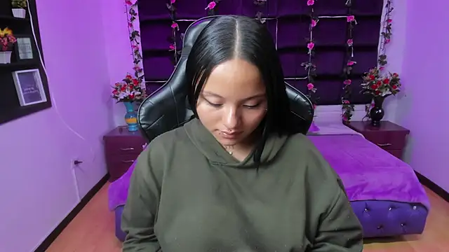 Snapshot of sweelanna__ chatting on March 15, 6:14 am sweelanna online show from March 15, 6:14 am