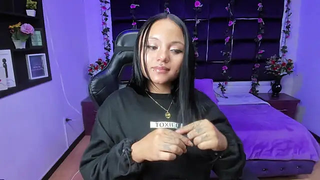 Snapshot of sweelanna__ chatting on March 20, 8:09 am sweelanna online show from March 20, 8:09 am