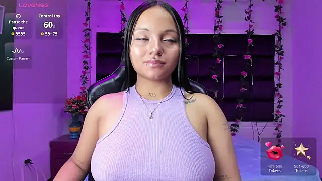 Snapshot of sweelanna__ chatting on December 5, 2:31 am sweelanna online show from December 5, 2:31 am