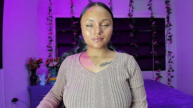 sweelanna   online show from June 13, 1:03 am