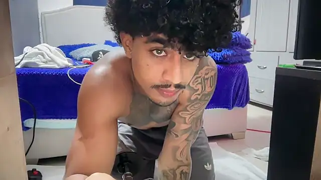 Snapshot of dominic_brandd23 chatting on June 7, 12:26 am dominic brandd23 online show from June 7, 12:26 am