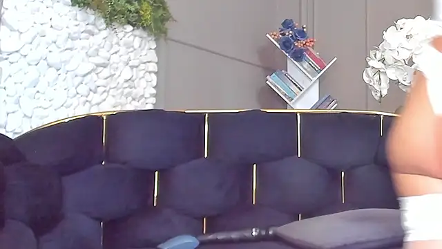 Deliciouslips online show from October 20, 12:05 pm