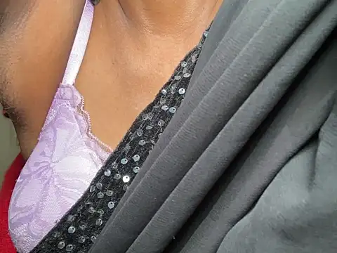 Snapshot of Sexy_trisha__7 chatting on July 15, 5:40 pm Sexy trisha 7 online show from July 15, 5:40 pm