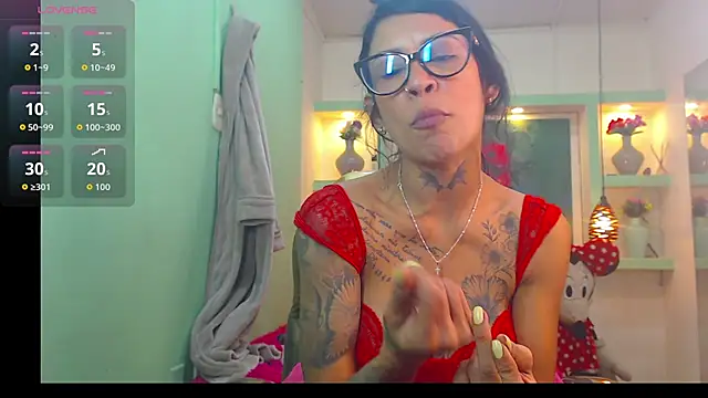 lorenapinto online show from June 10, 4:12 am
