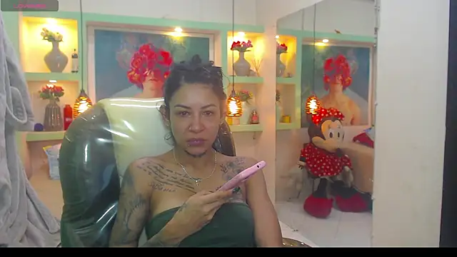 lorenapinto online show from June 24, 7:57 pm