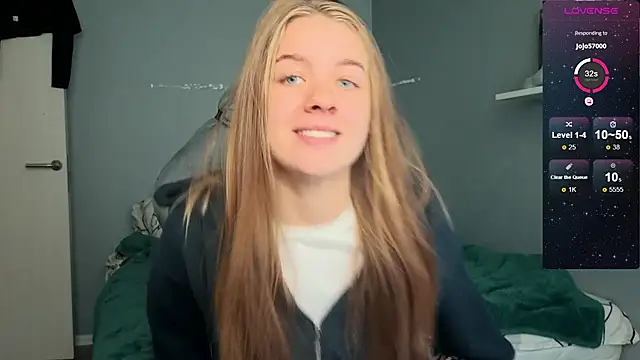 Snapshot of candy_maggie chatting on October 1, 8:42 am candy maggie online show from October 1, 8:42 am