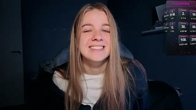 Snapshot of candy_maggie chatting on October 30, 5:46 pm candy maggie online show from October 30, 5:46 pm