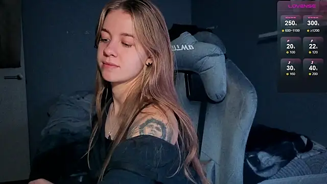 Snapshot of candy_maggie chatting on November 4, 6:07 pm candy maggie online show from November 4, 6:07 pm