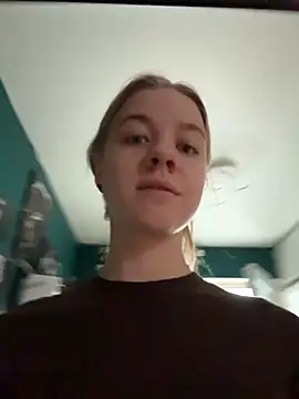 Snapshot of candy_maggie chatting on November 17, 8:31 am candy maggie online show from November 17, 8:31 am