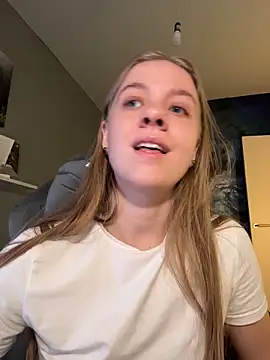 Snapshot of candy_maggie chatting on November 24, 5:45 pm candy maggie online show from November 24, 5:45 pm