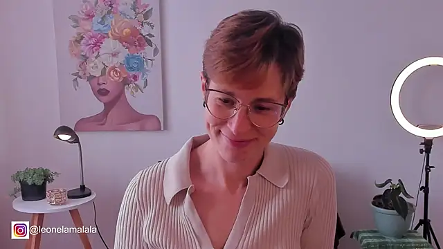 cuddlingbunny online show from March 13, 4:34 pm