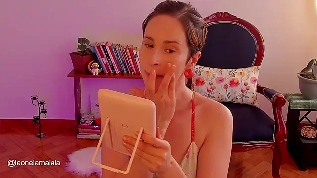 cuddlingbunny online show from March 22, 9:10 pm