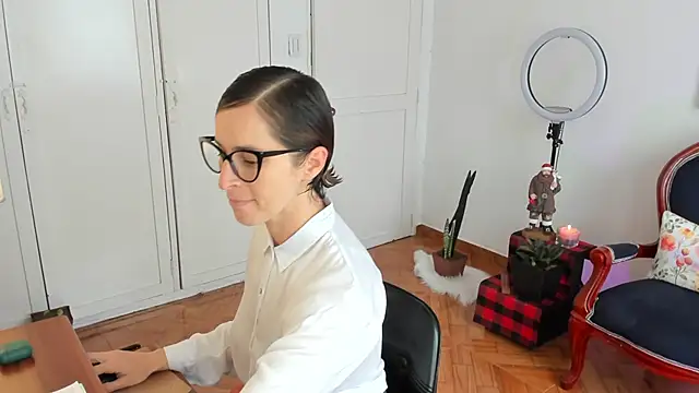 cuddlingbunny online show from November 30, 2:43 pm